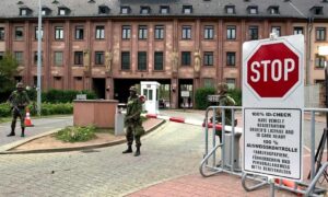 Different times ... US soldiers stand guard at the entrance of the US Campbell Barracks in Heidelberg in 2002.